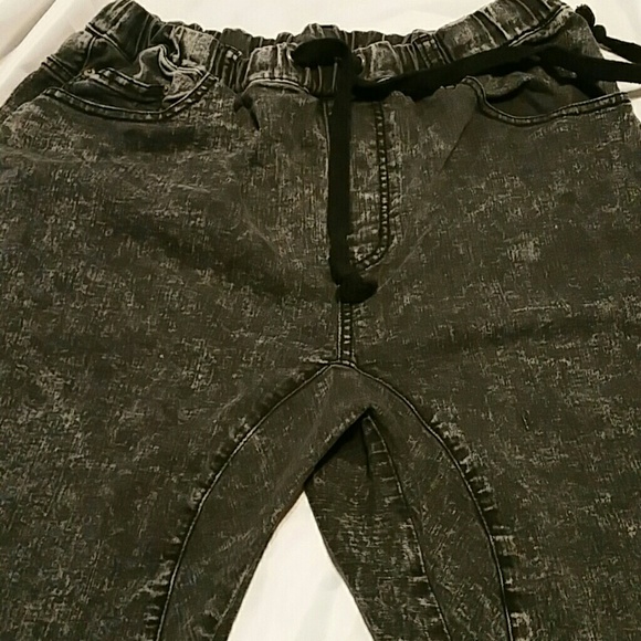 Victorious Los Angeles Elastic Waist Shorts - Picture 2 of 5